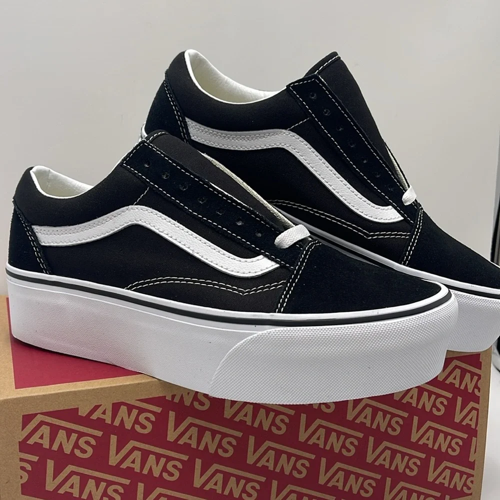 Vans Men’s Old Skool Stackform
Suede/Canvas Black/True W
VN0A7Q5M6BT
Platforms - Picture 5 of 16